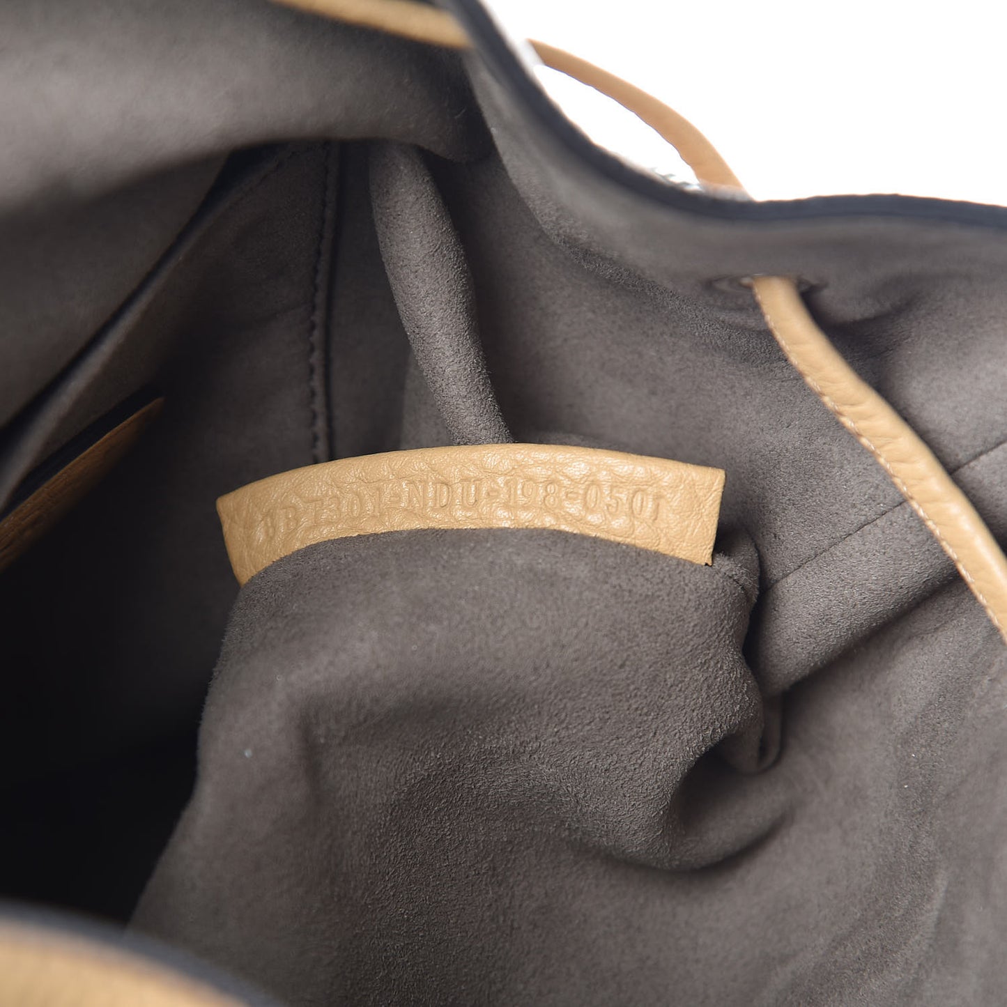 Cuoio Romano Selleria F is Fendi Grande Mon Tresor Pocket Bucket Bag Miele Scuro