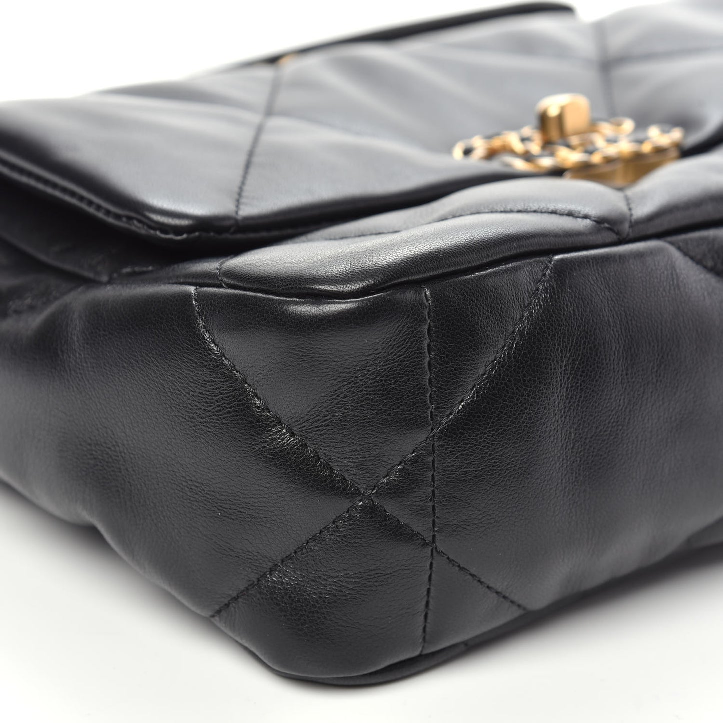 Lambskin Quilted Medium 19 Flap Black