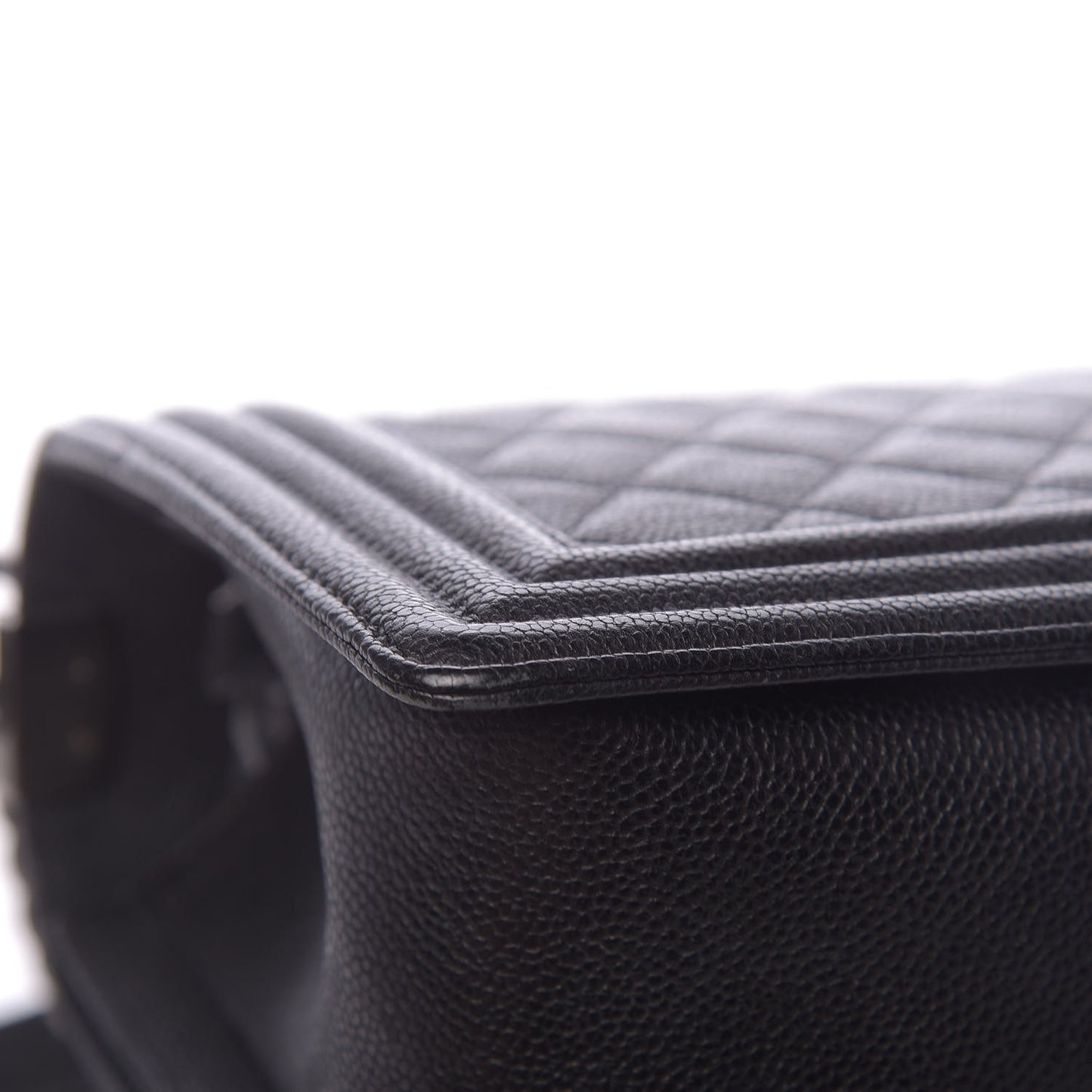 Caviar Quilted Medium Boy Flap Black