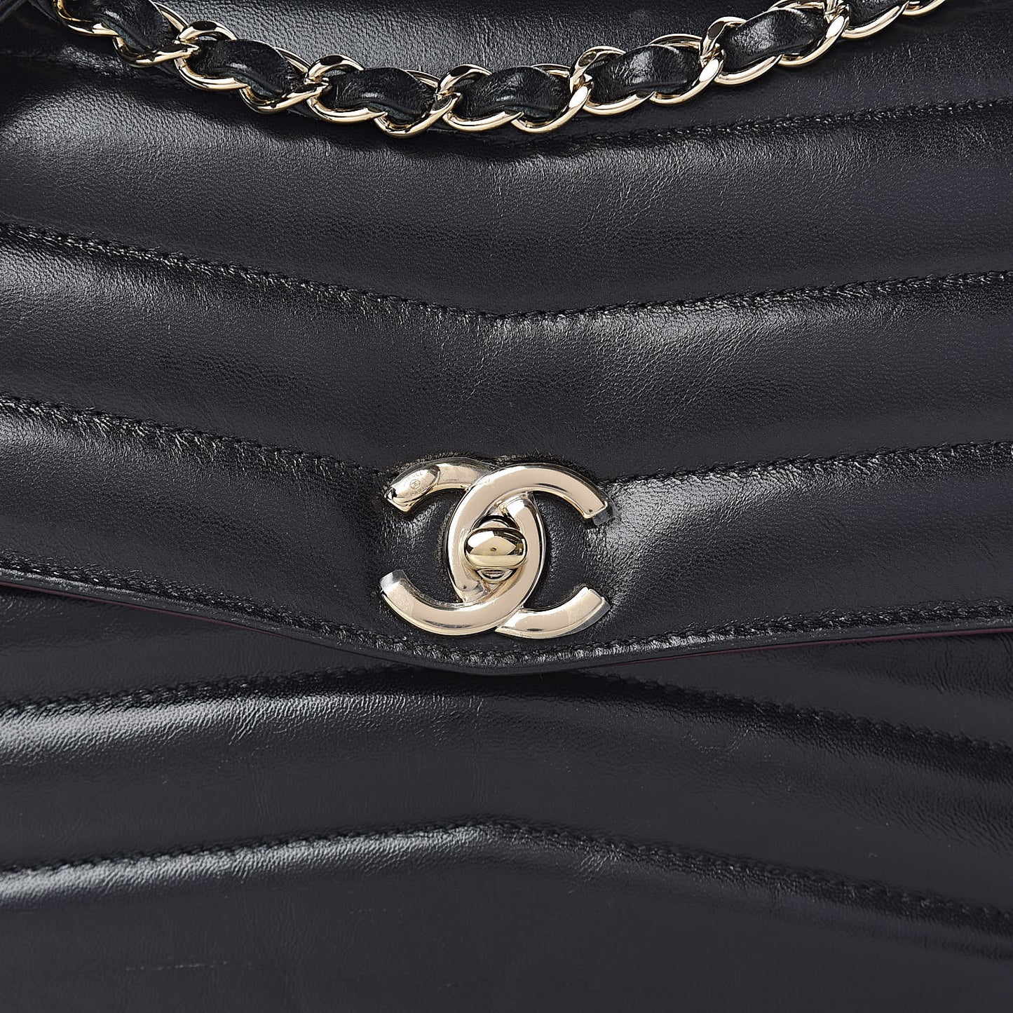 Shiny Lambskin Chevron Quilted Miroir Black