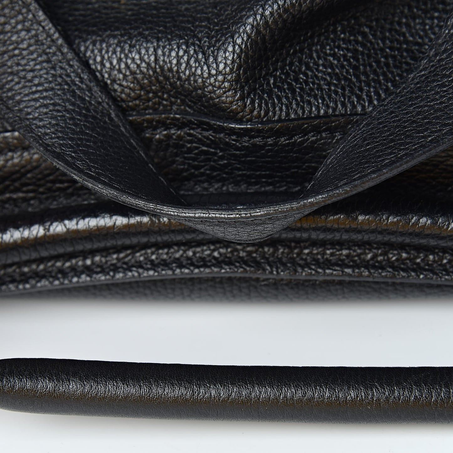 Calfskin Medium Paraty Black