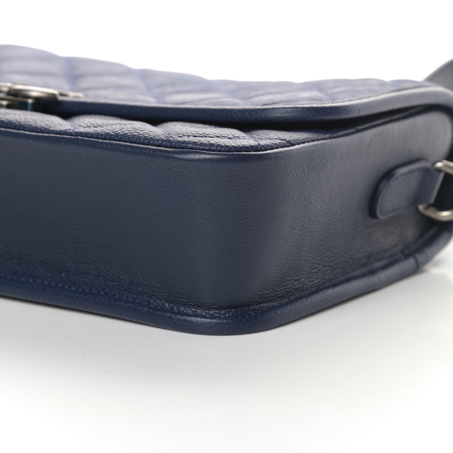 Caviar Iridescent Calfskin Quilted Medium Daily Carry Messenger Navy