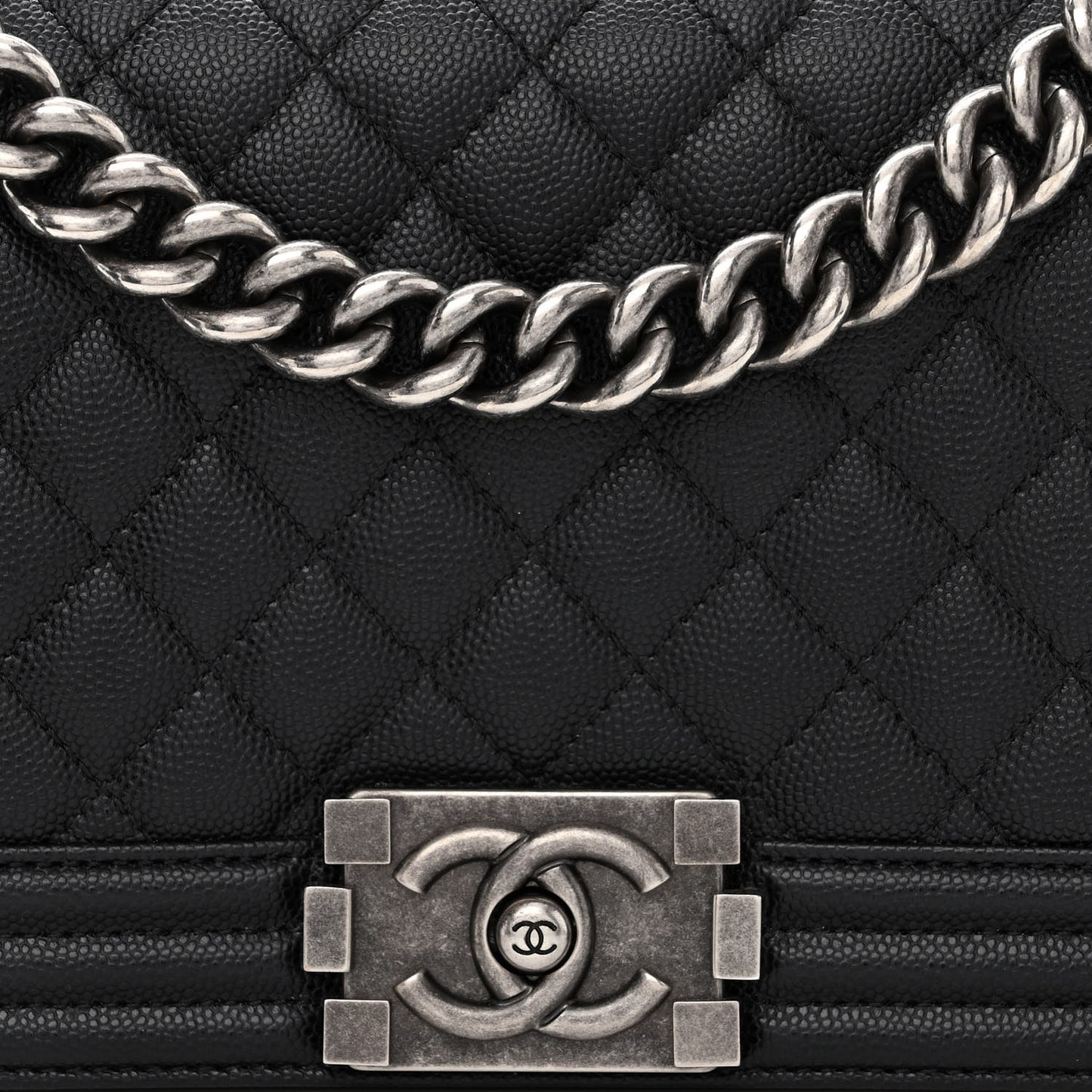 Caviar Quilted Medium Boy Flap Black