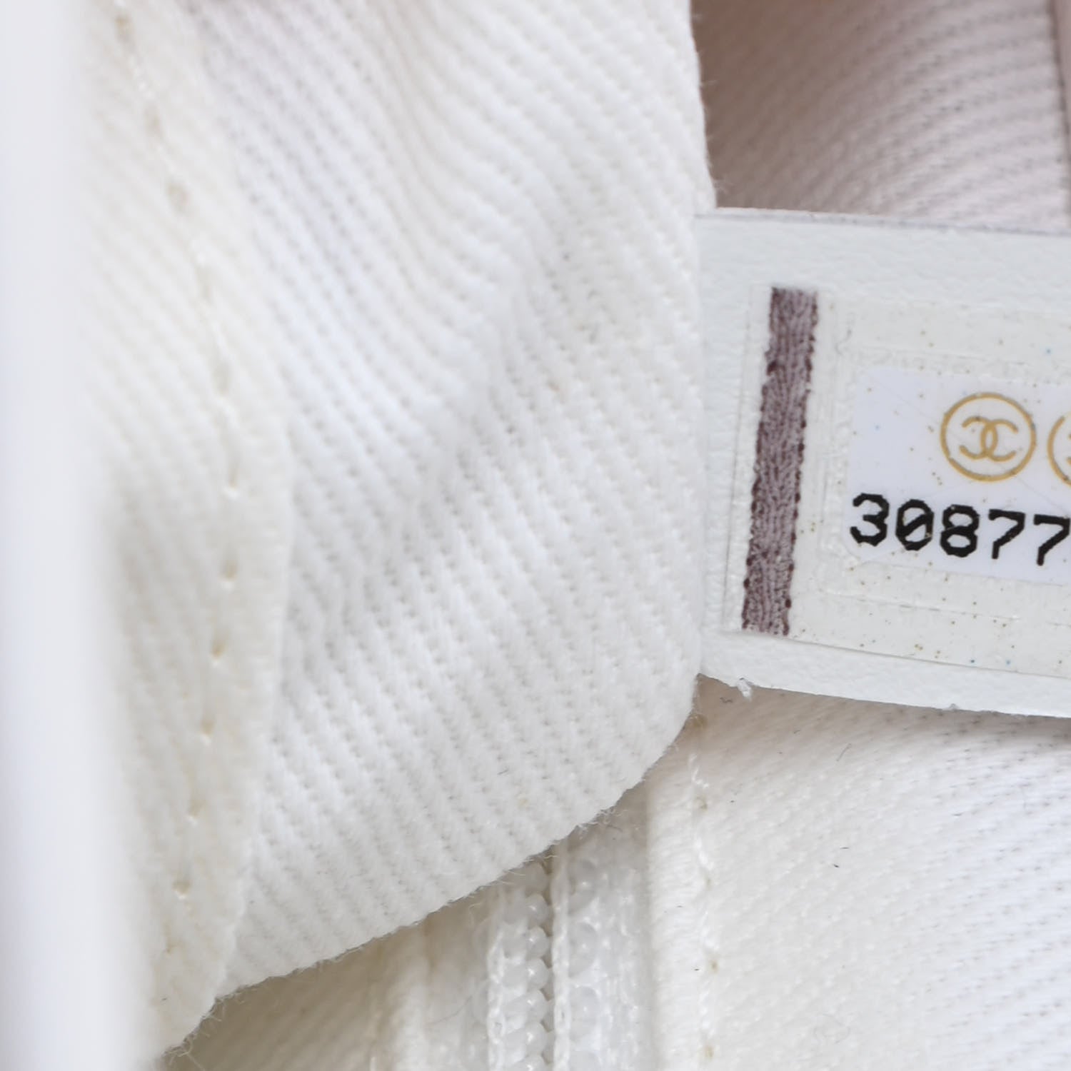 Chanel Caviar Quilted Medium Business Affinity Flap White 9 of 10