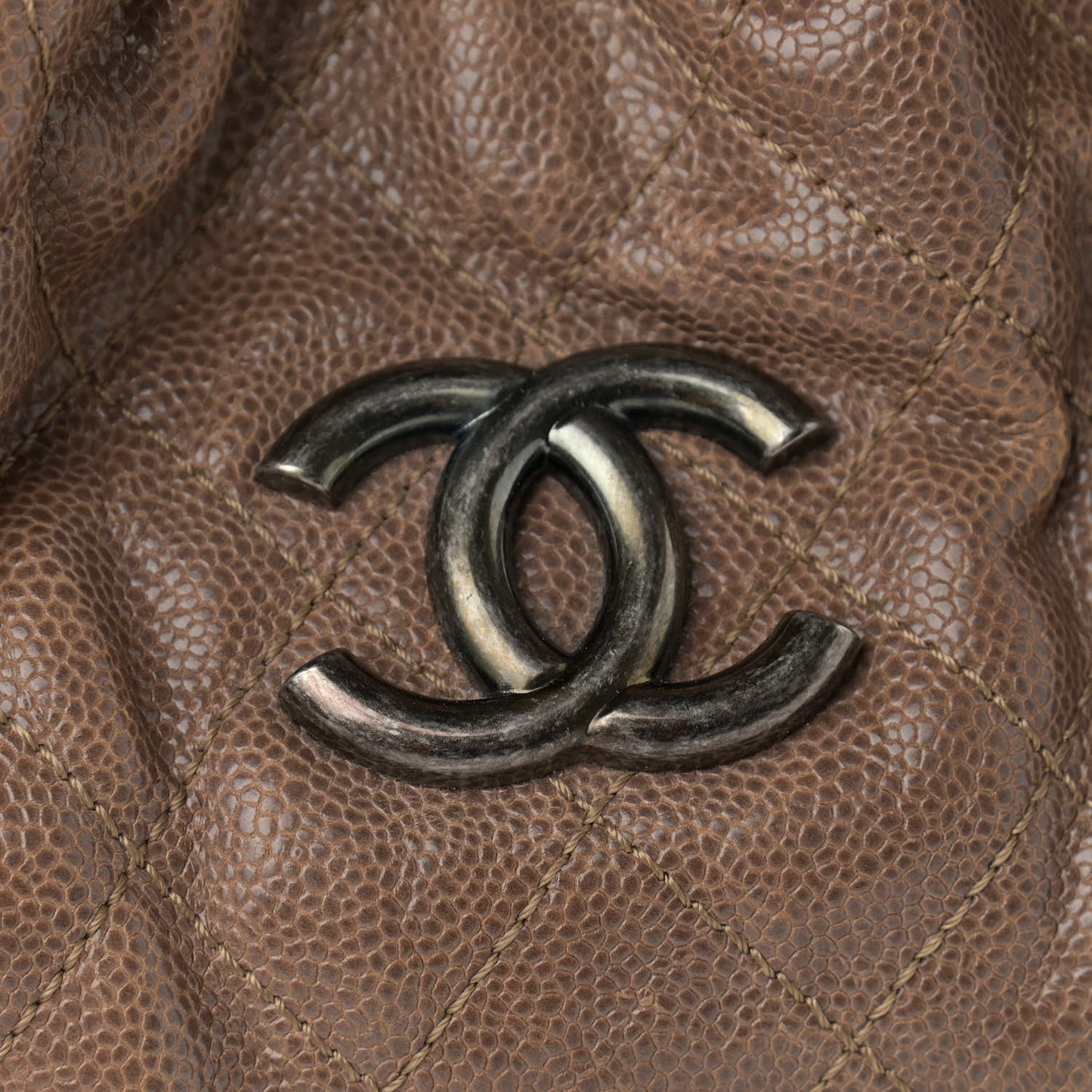 Distressed Glazed Caviar Quilted Large Elastic Tote Brown