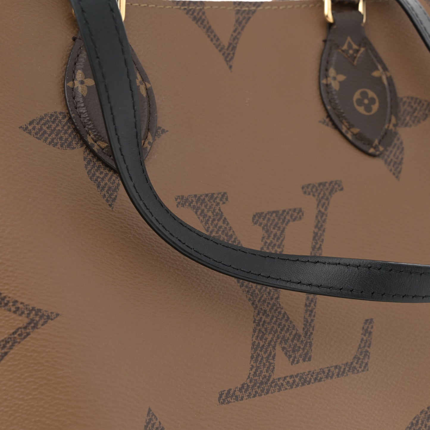 Reverse Monogram Giant Onthego MM