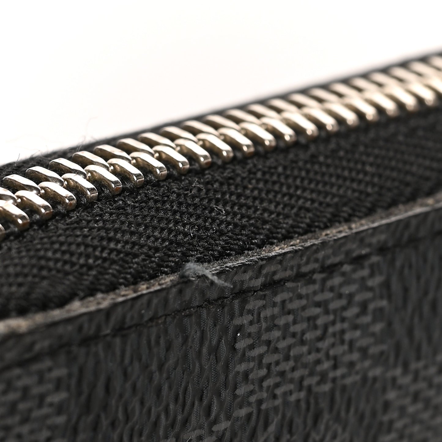 Damier Graphite Zippy Organizer Wallet
