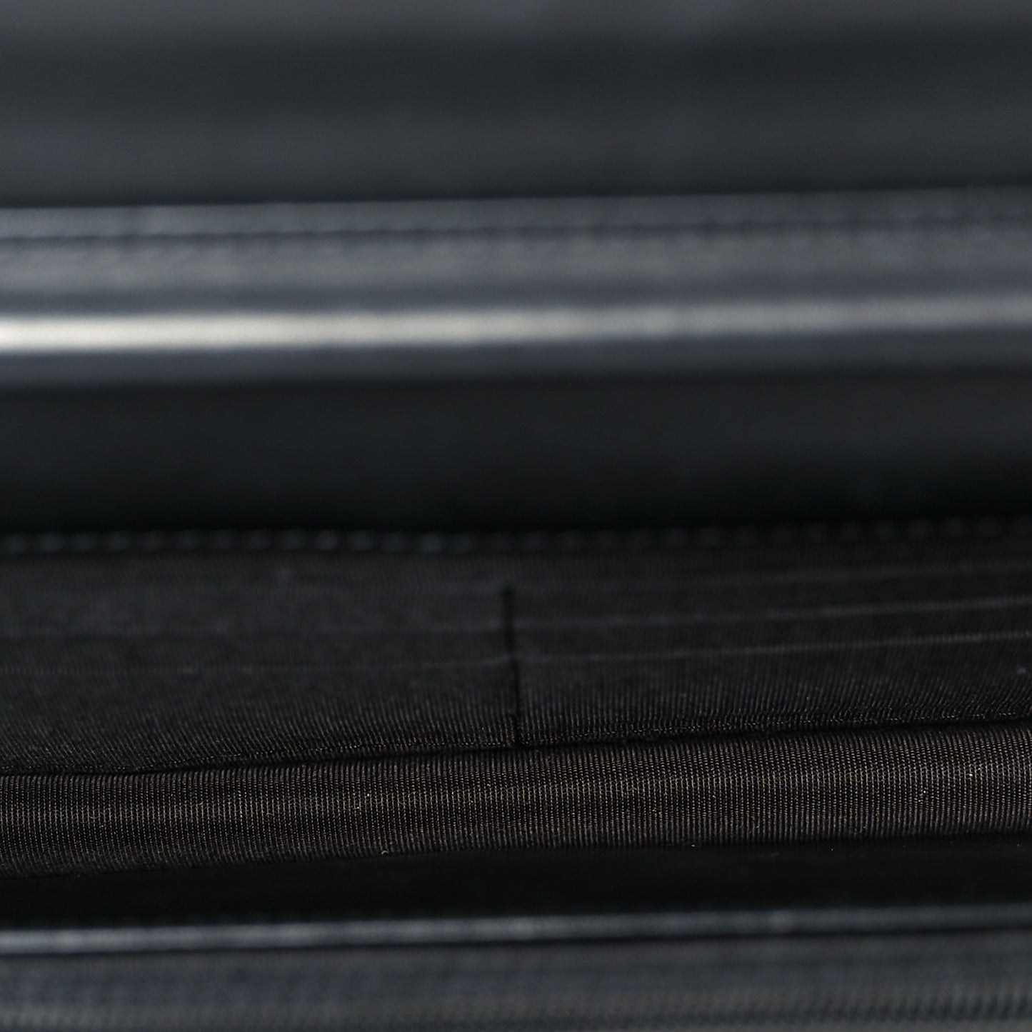 Calfskin Chain 20s Signe Wallet on Chain WOC Black