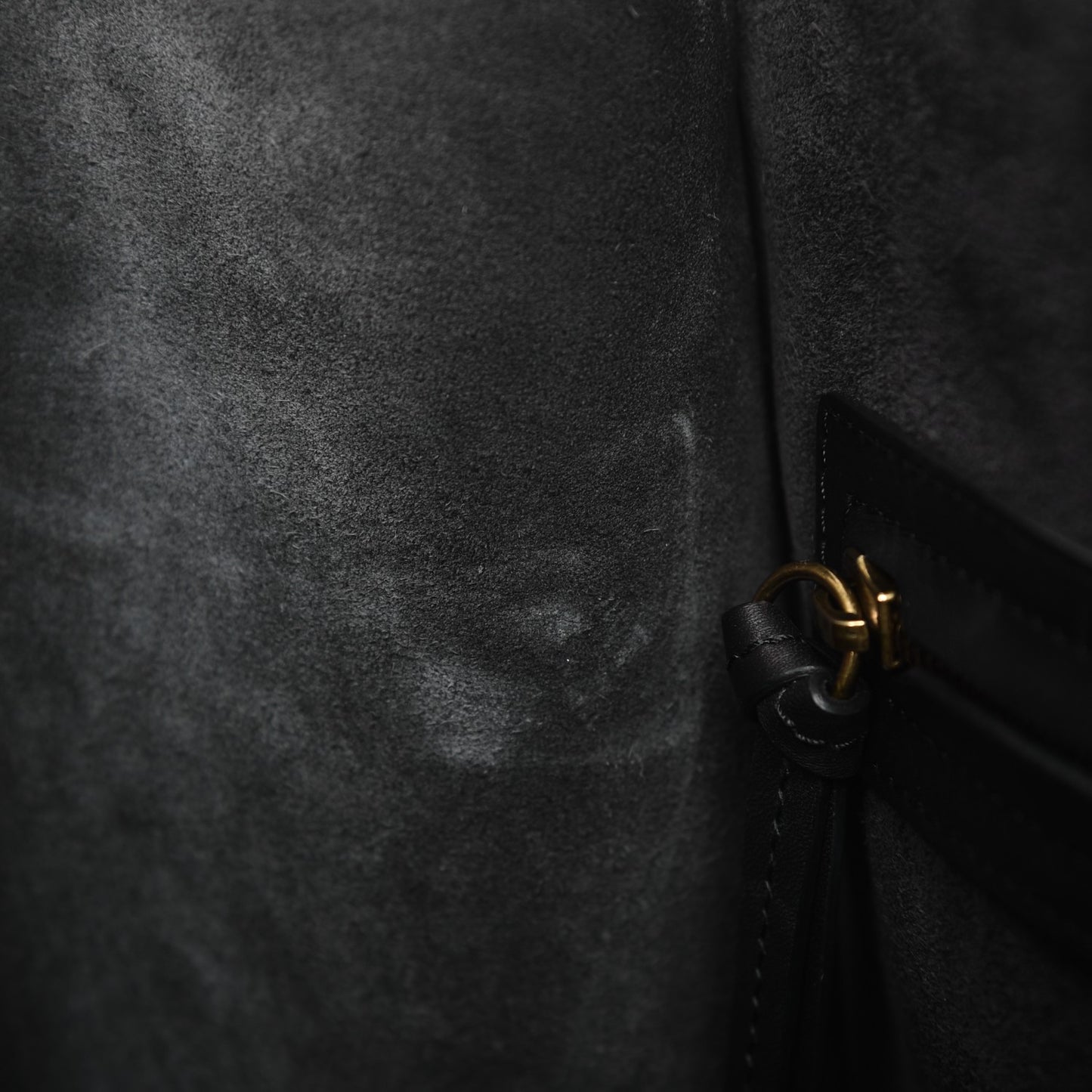 Smooth Calfskin Medium Phantom Luggage Black