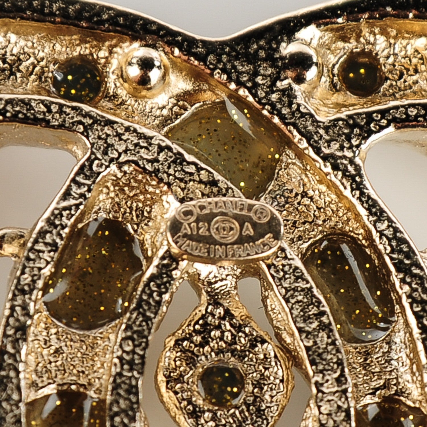 Chanel Gripoix Poured Glass CC Brooch Gold 4 of 5