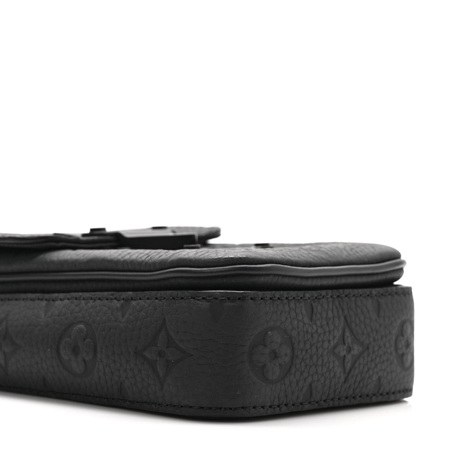 Taurillon Monogram S Lock Wearable Wallet Black