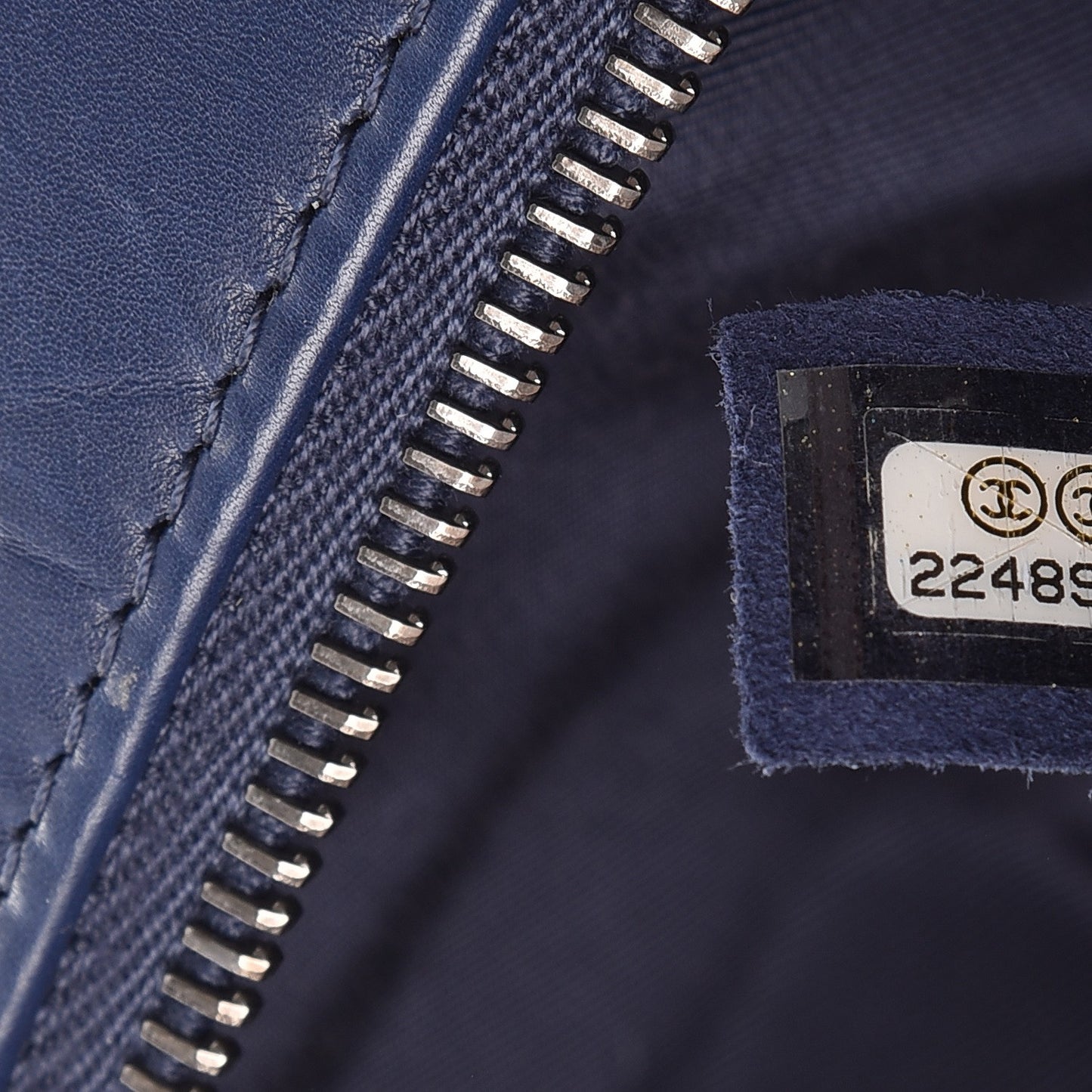 Crumpled Calfskin Quilted Medium Casual Rock Flap Navy