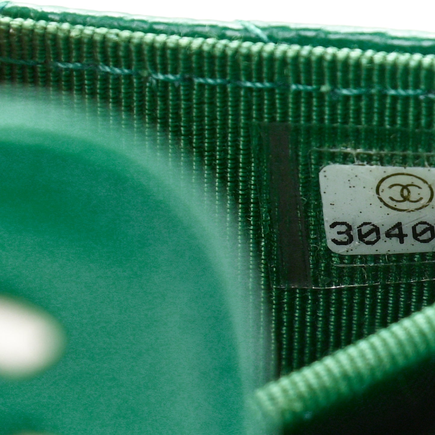 Caviar Quilted Flap Card Holder On Chain Green