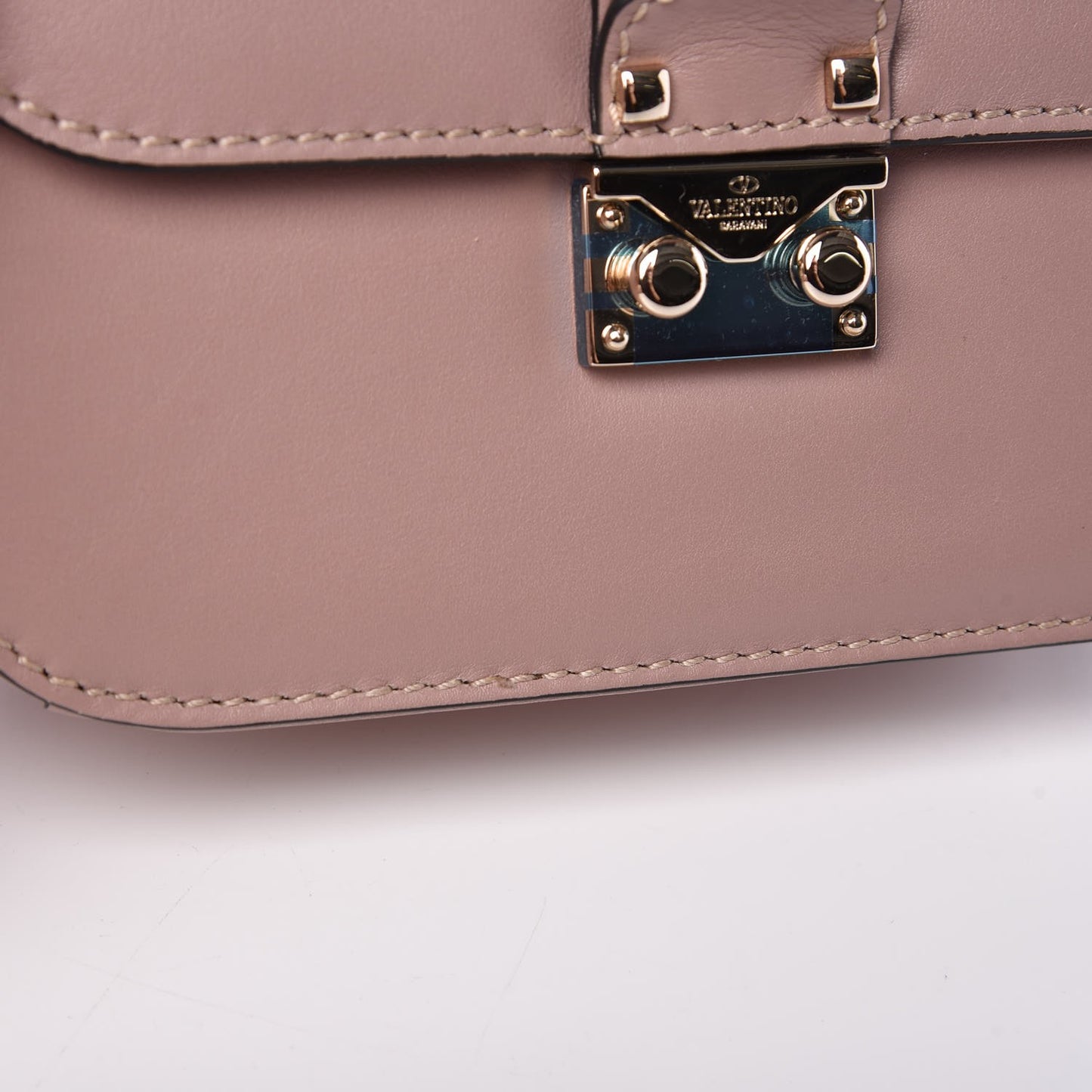 Vitello Small Glam Lock Rockstud Flap Poudre