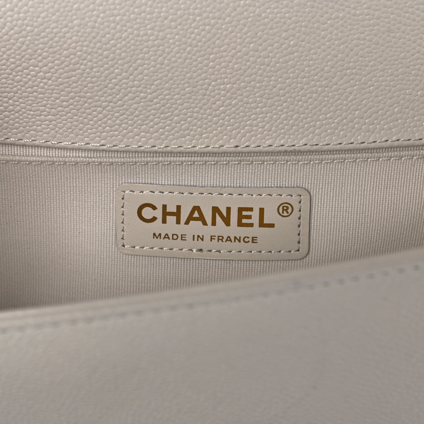 Caviar Quilted Medium Boy Flap White