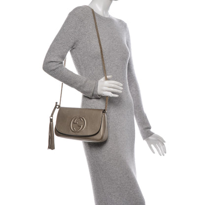Gucci Metallic Pebbled Calfskin Medium Soho Flap Crossbody Golden Beige 2 of 7