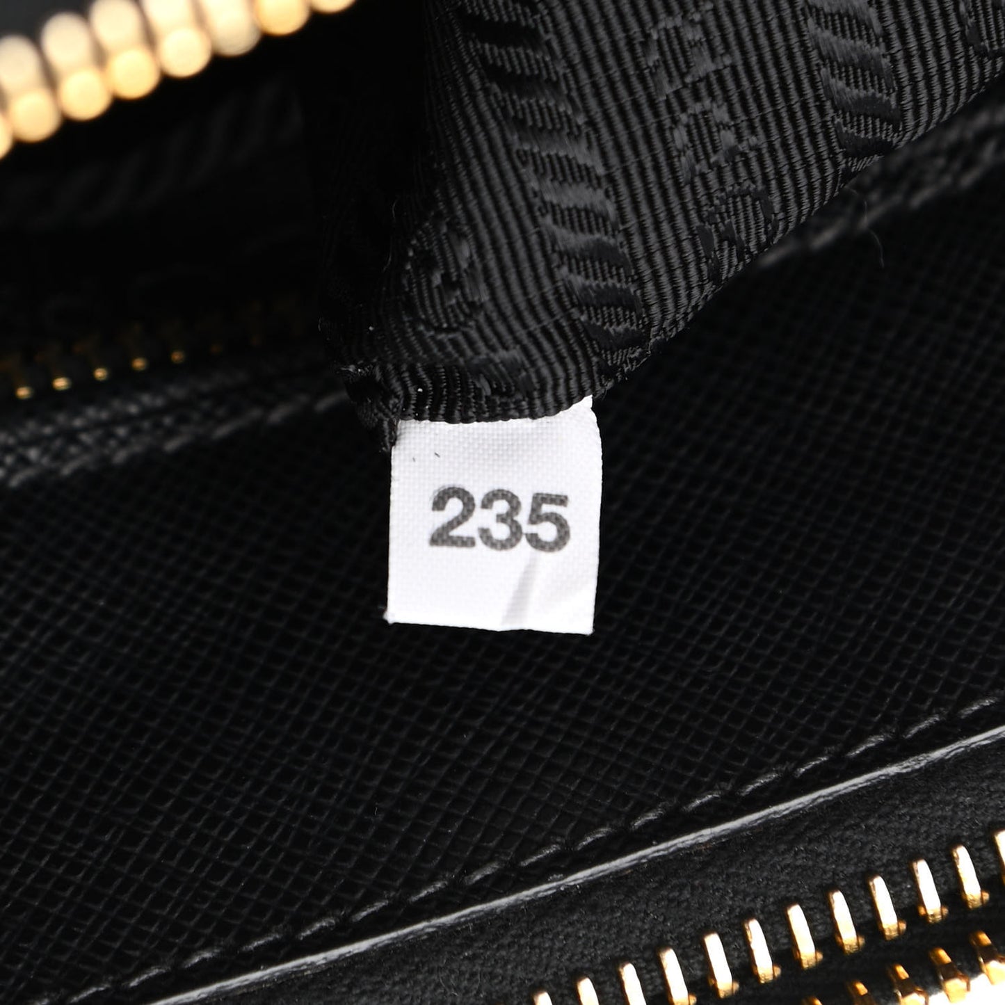 Saffiano Medium Galleria Double Zip Tote Black