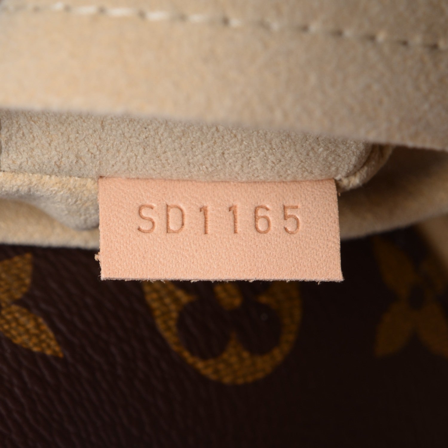 Louis Vuitton Monogram Artsy MM 8 of 8