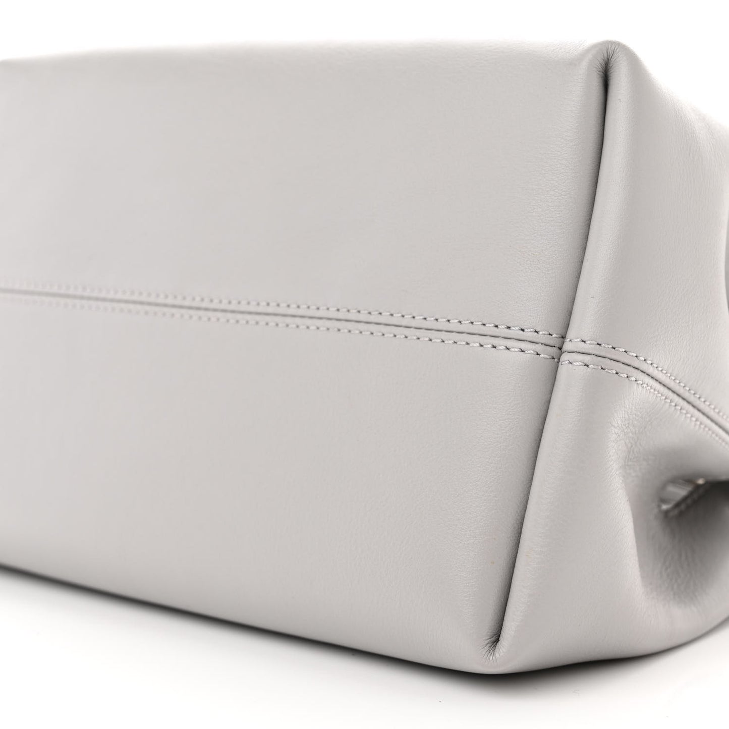 Silky Calfskin Medium Islington Pale Grey