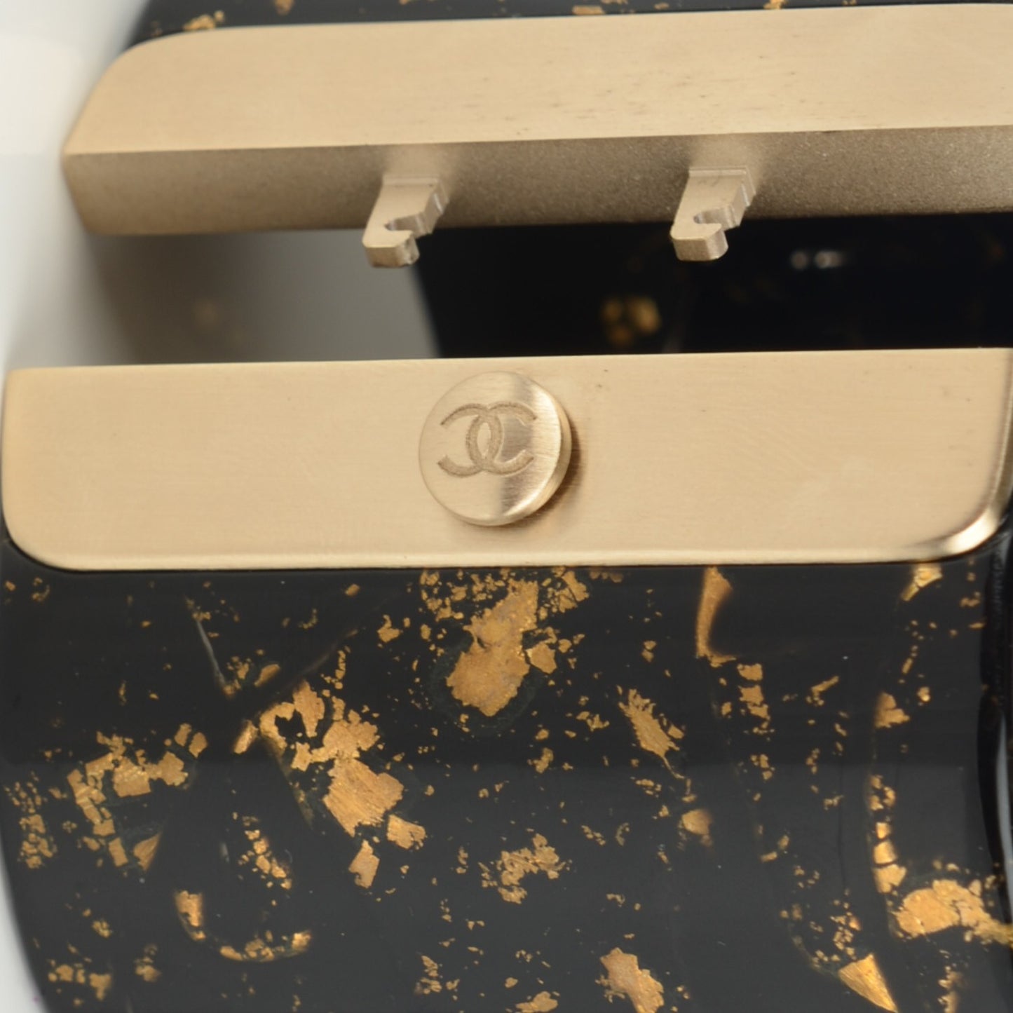 Resin CC Wide Cuff Black Gold