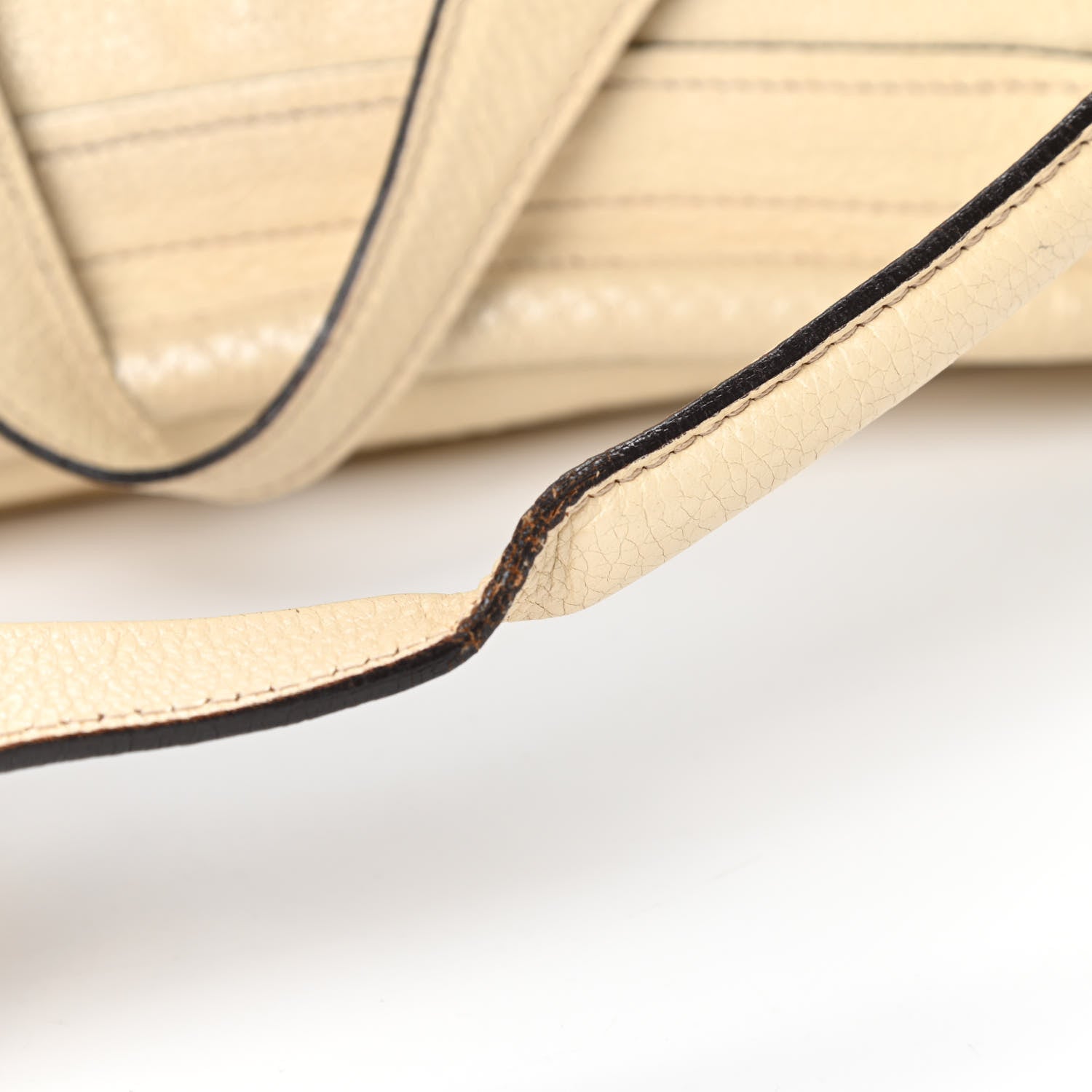 Chloe Calfskin Medium Paraty Lily 16 of 18
