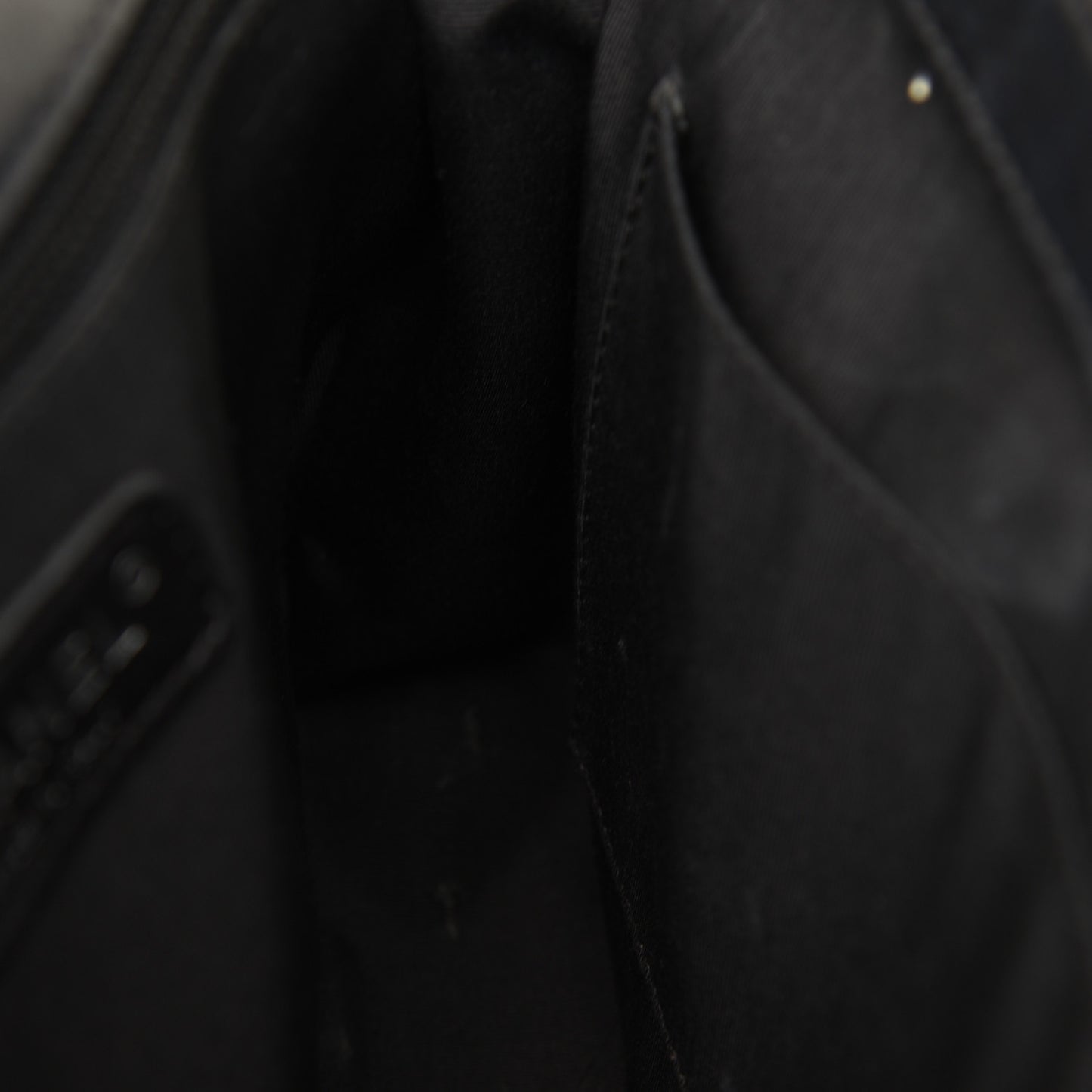 Calfskin Embossed Stitch Large Boy Flap Black