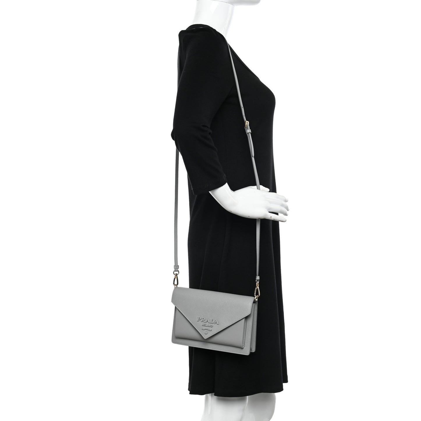 City Calfskin Saffiano Envelope Flap With Chain Nube
