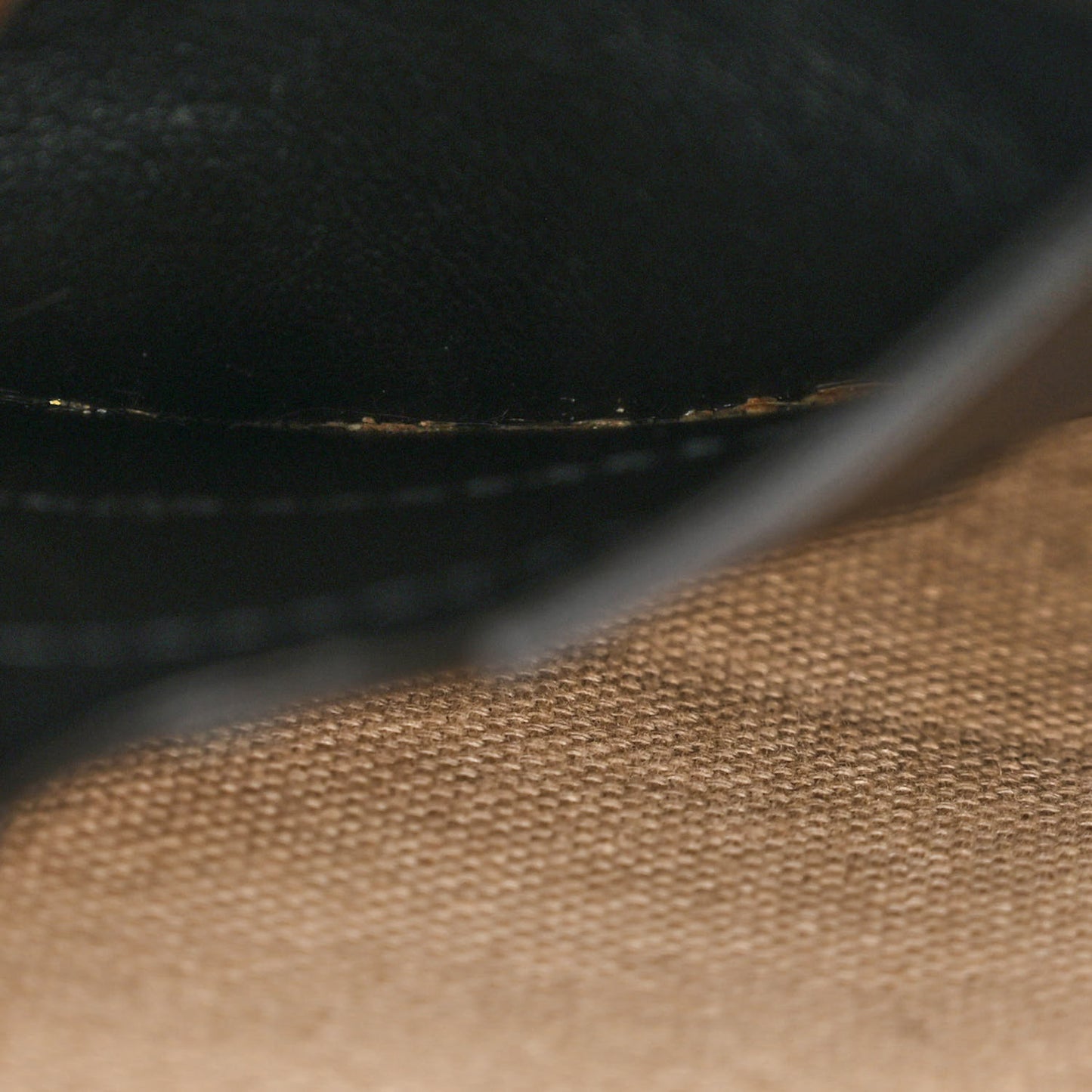 Smooth Calfskin Medium Soft Antigona Black