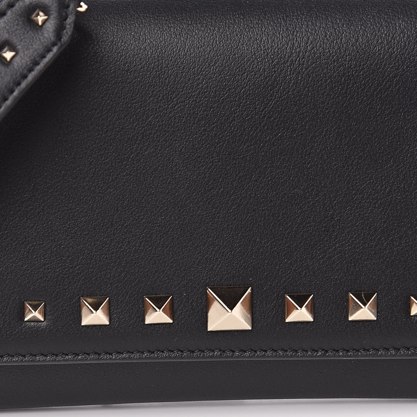 Vitello Rockstud Crossbody Wallet on Chain Black