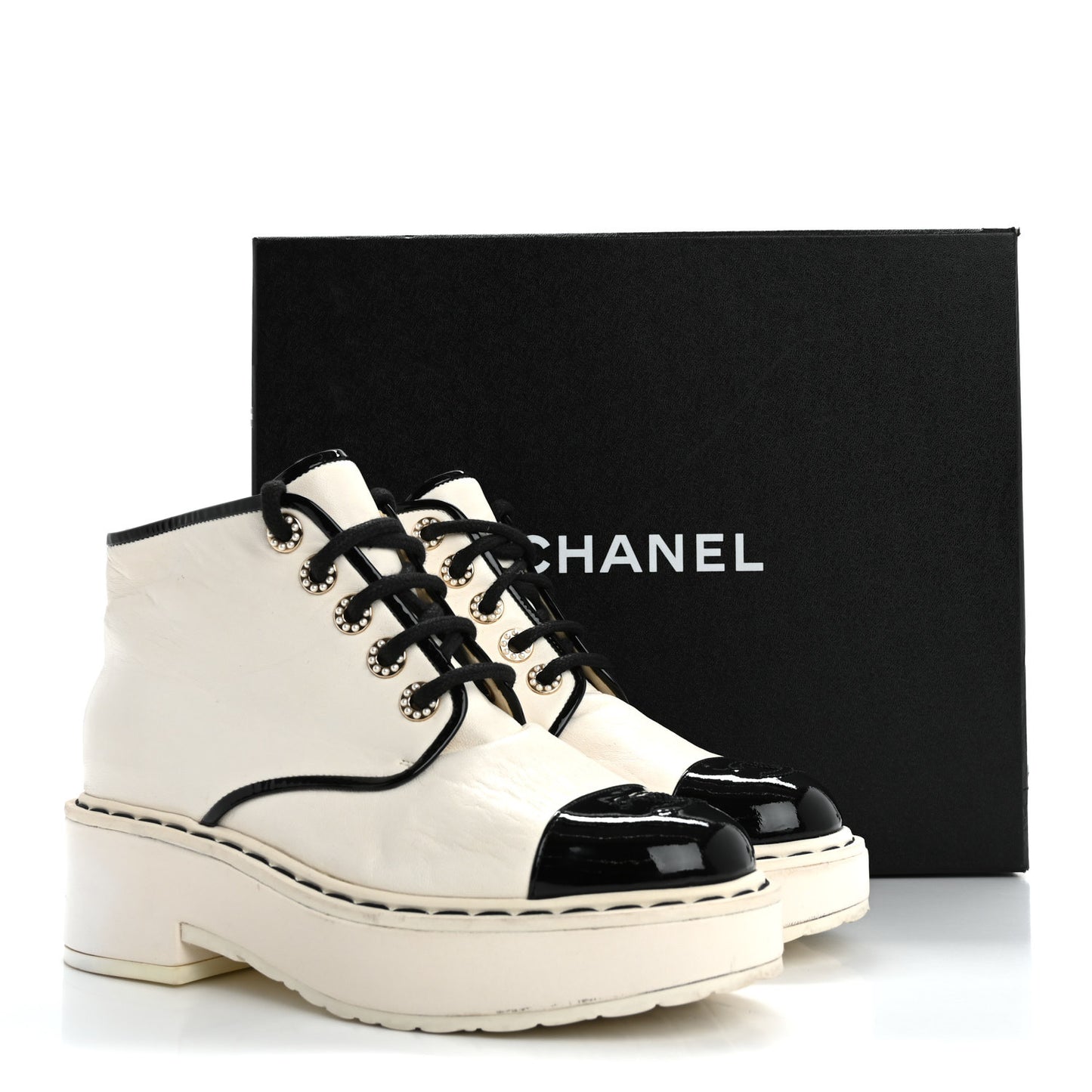 Lambskin Patent CC Cap Toe Pearl Short Boots 36.5 White Black