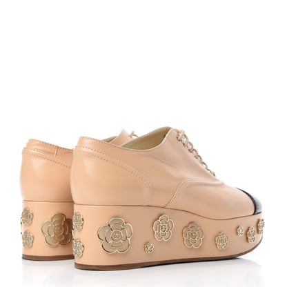Chanel Crumpled Calfskin Lace Up Platform Oxford 38.5 Beige Black 4 of 10