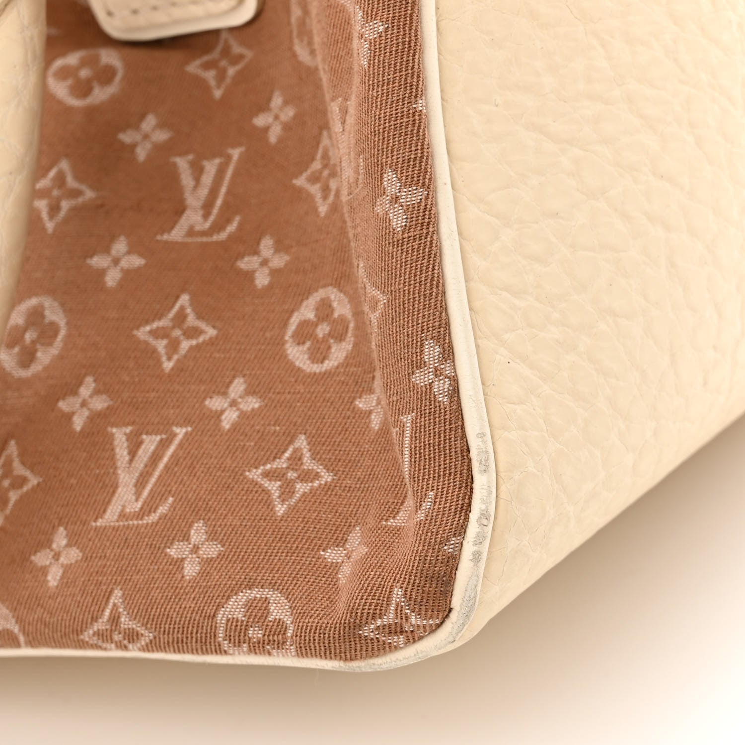 Louis Vuitton Mini Lin Trapeze PM Camel 14 of 19