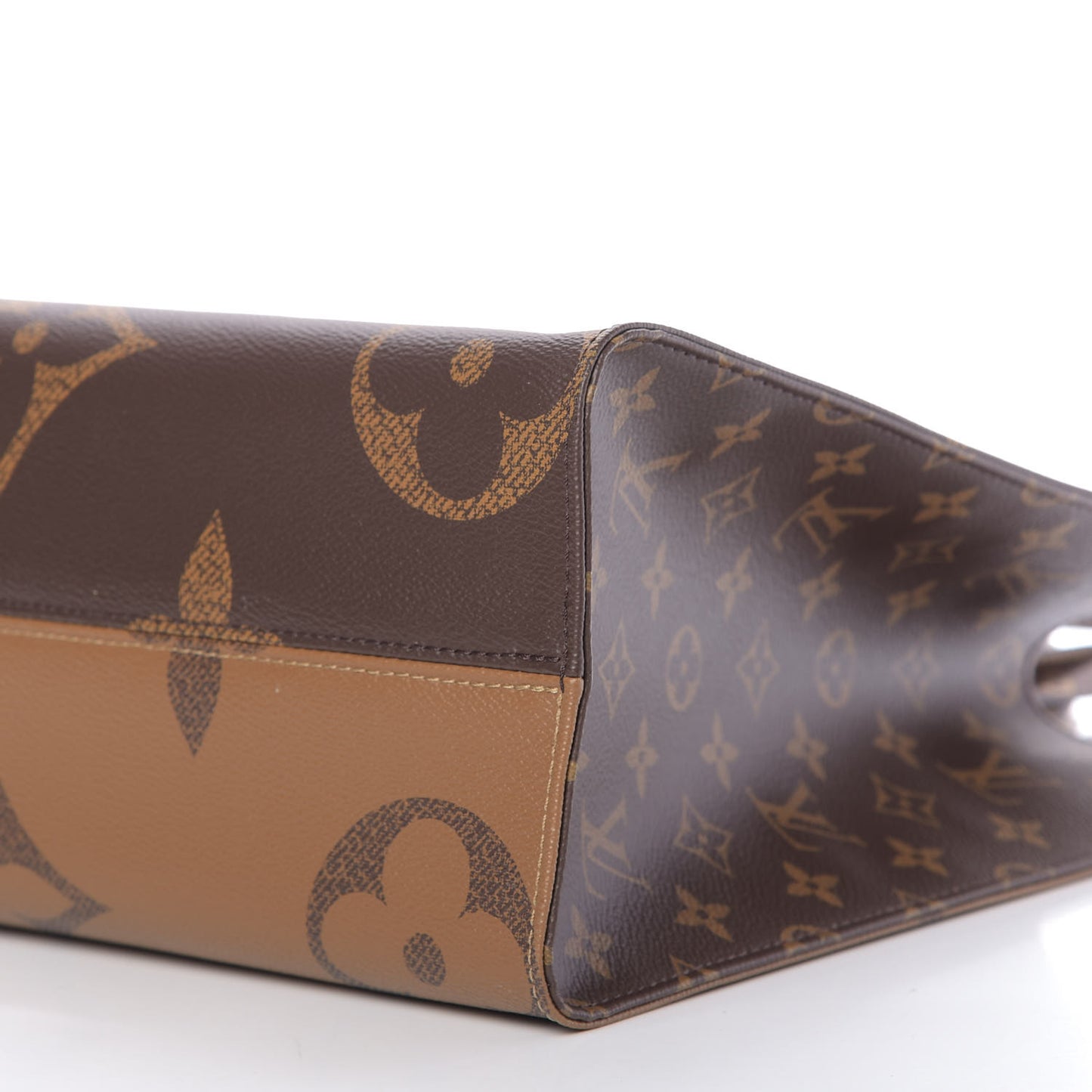 Reverse Monogram Giant Onthego MM