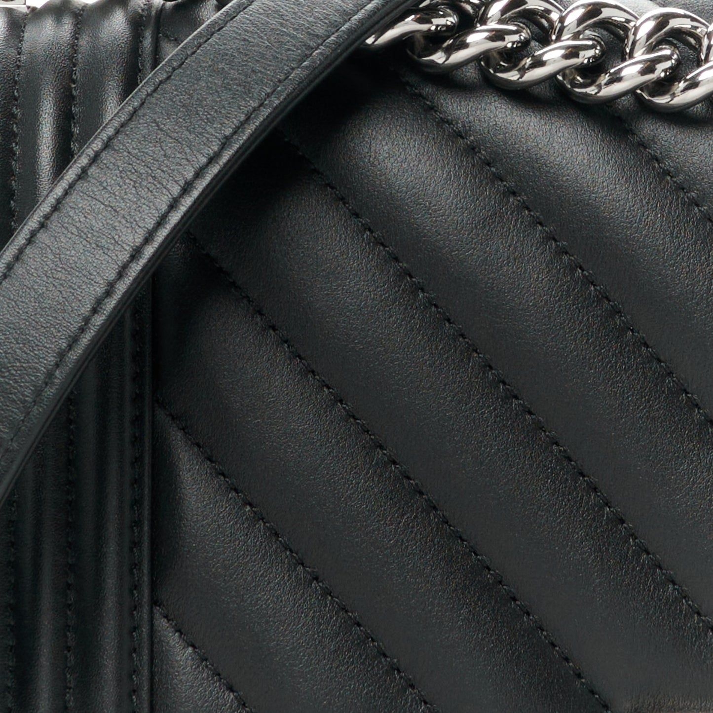 Lambskin Chevron Quilted Medium Boy Flap Black