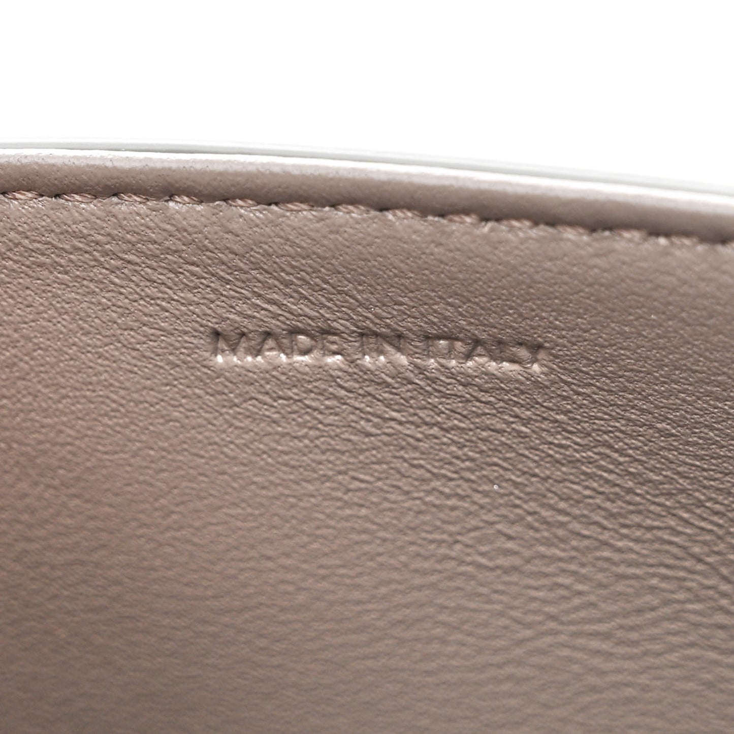 Shiny Calfskin Teen Triomphe Pebble