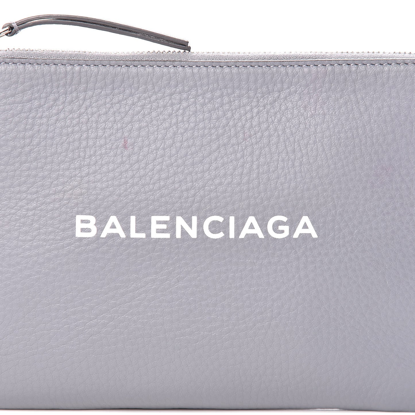 Calfskin Logo Medium Everyday Pouch Gris Perle Fonce White