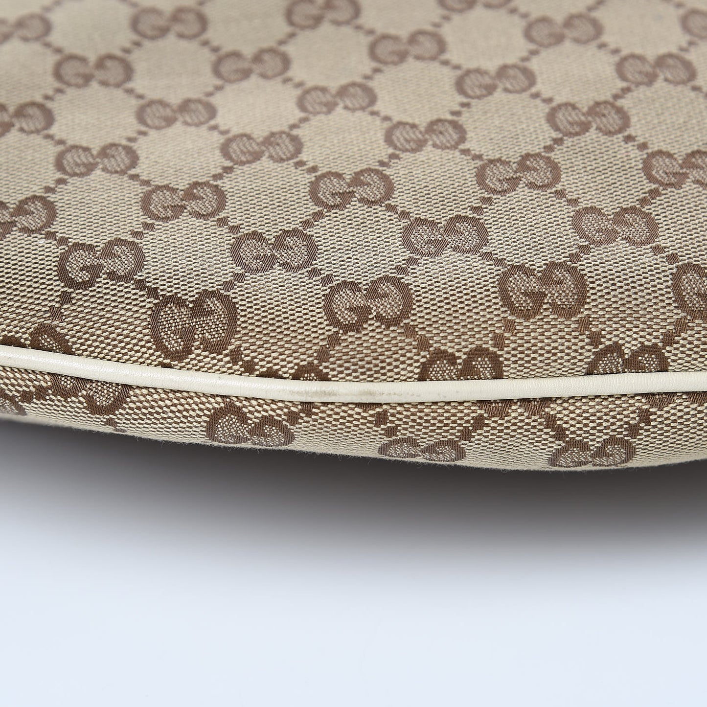Monogram Large Wave Hobo Off White