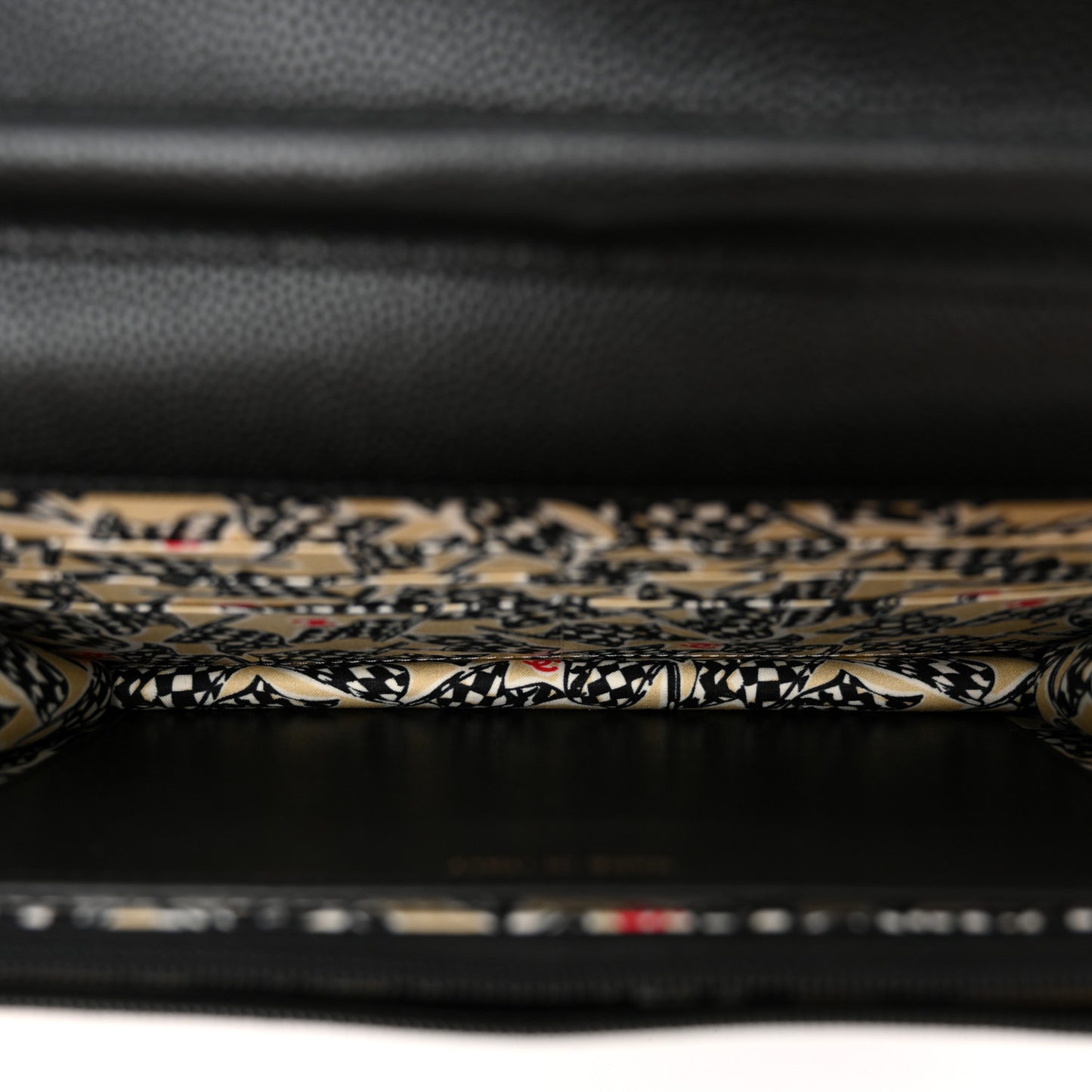 Caviar Quilted Striated CC Wallet On Chain WOC Black