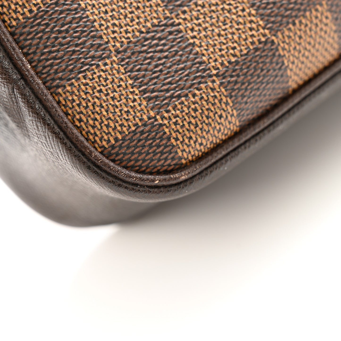 Damier Ebene Trousse Toilette 28
