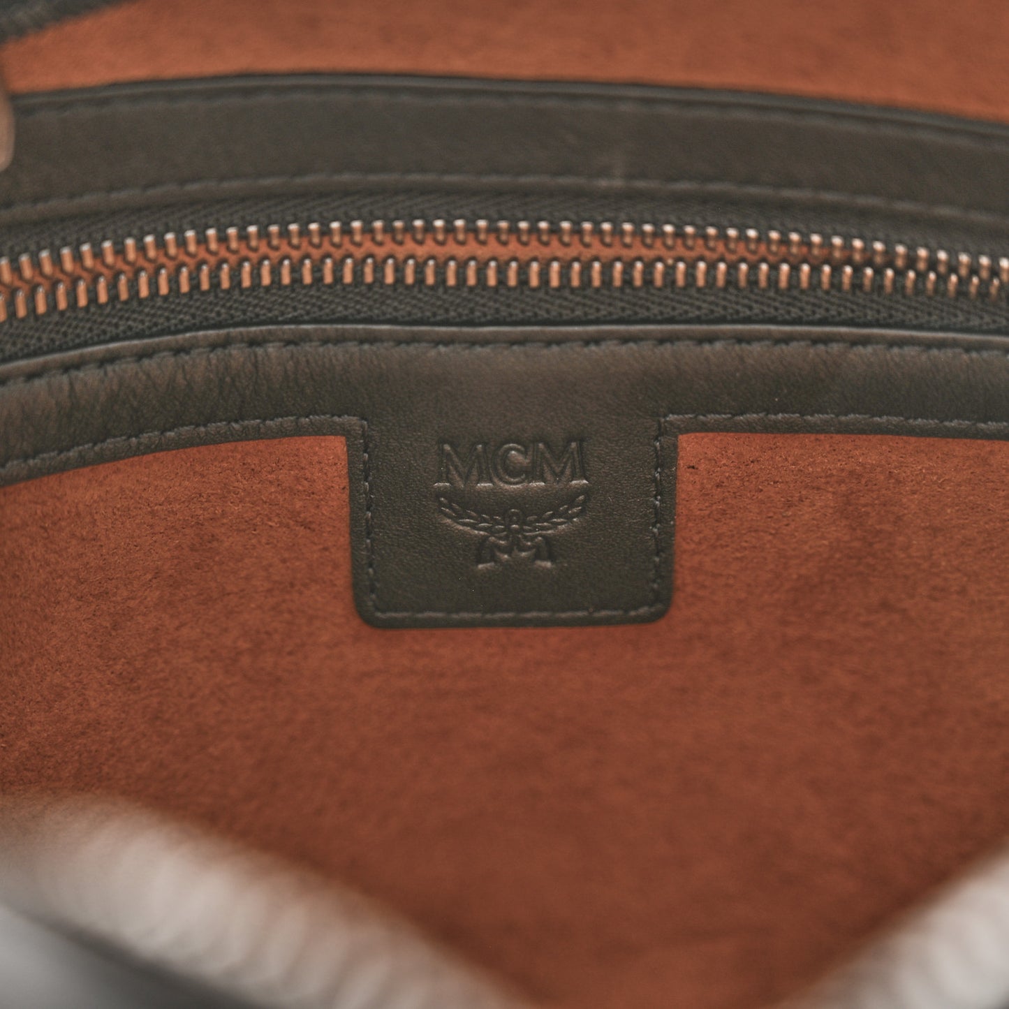 Visetos Monogram Medium Aren Crossbody Cognac