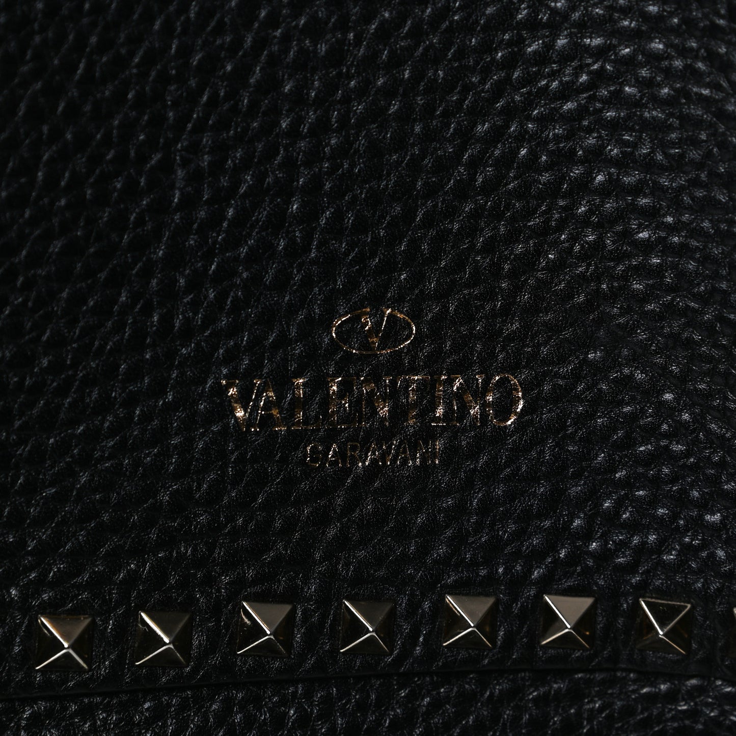 Pebbled Calfskin Medium Rockstud Tote Black