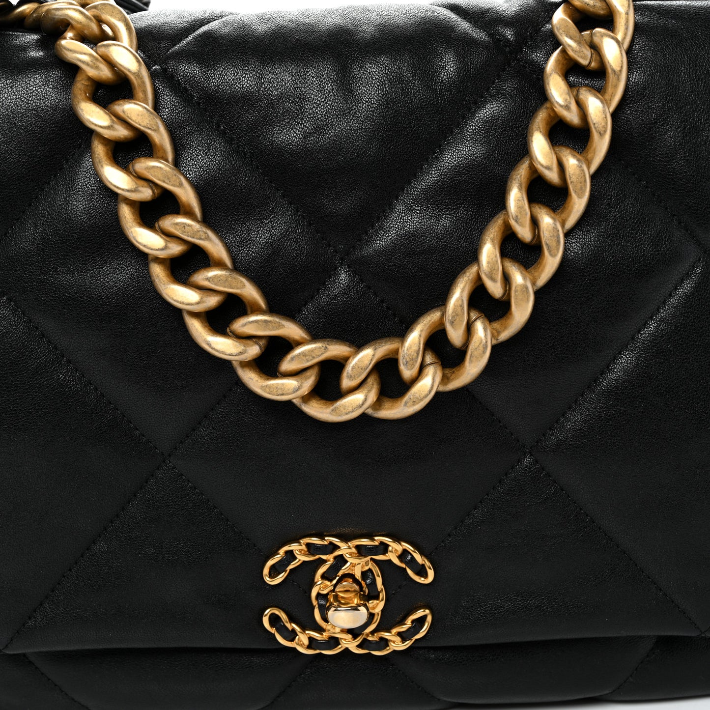 Lambskin Quilted Maxi Chanel 19 Flap Black