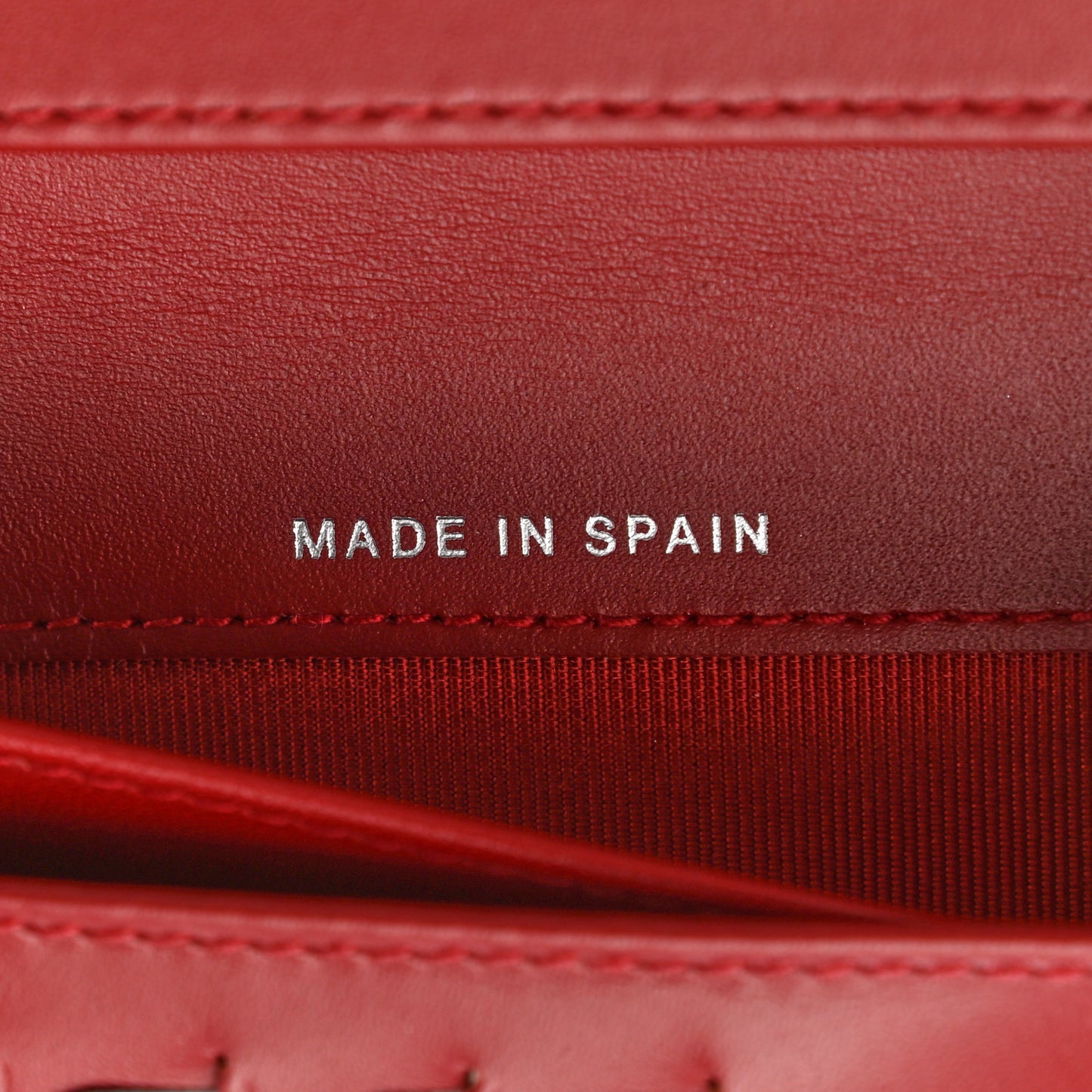 Caviar Quilted Yen Wallet Red