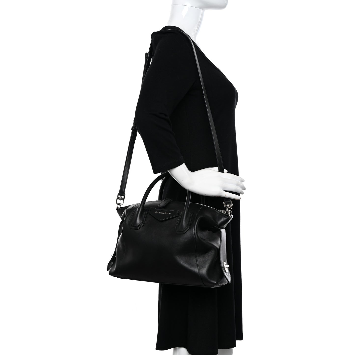 Smooth Calfskin Small Soft Antigona Black