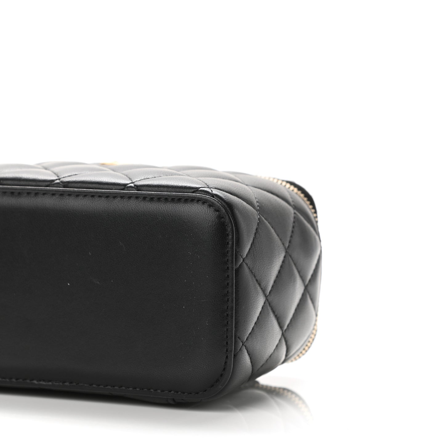 Lambskin Quilted Small Pearl Crush Vanity Case With Chain Black
