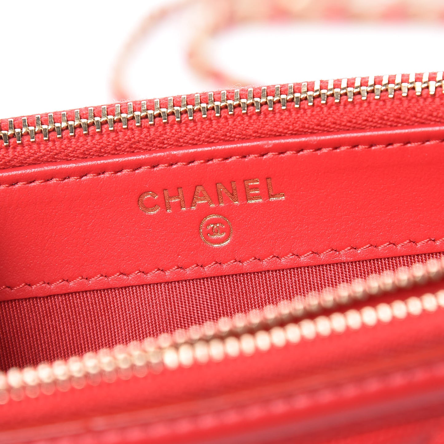 Caviar Quilted CC Filigree Clutch With Chain Red