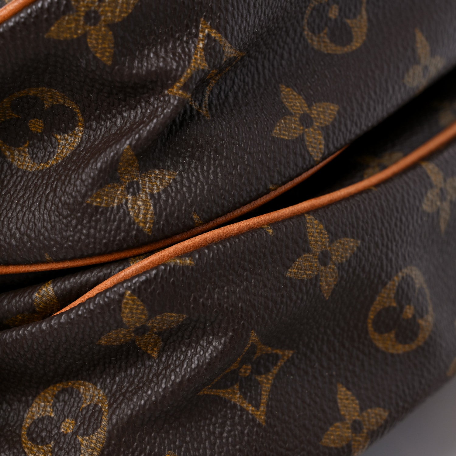Louis Vuitton Monogram Saumur 30 14 of 21