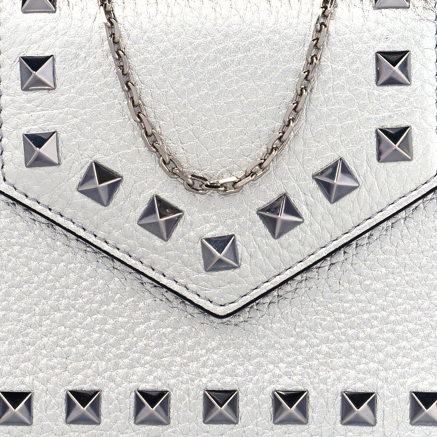 Metallic Pebbled Calfskin Rockstud Phone Case With Chain Silver