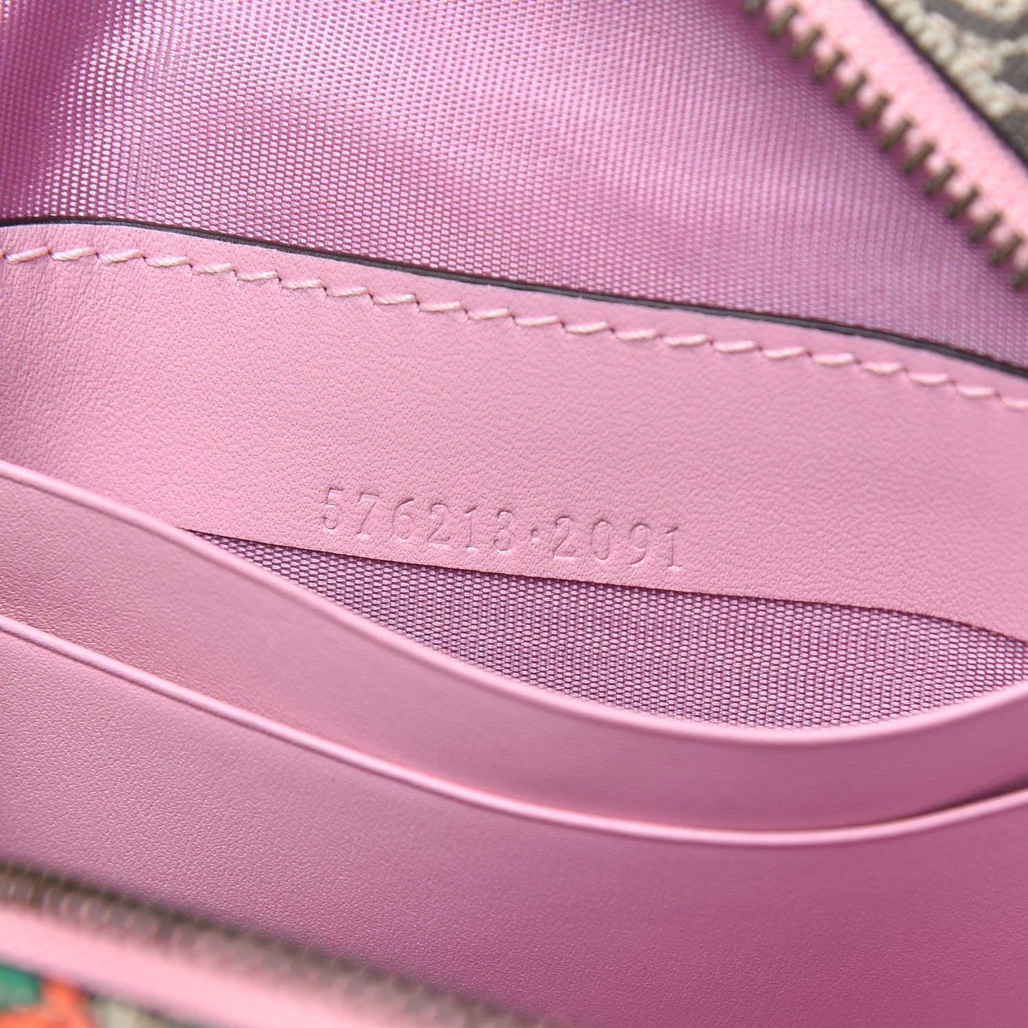 Gucci GG Supreme Monogram Strawberry Round Wrist Wallet 7 of 10