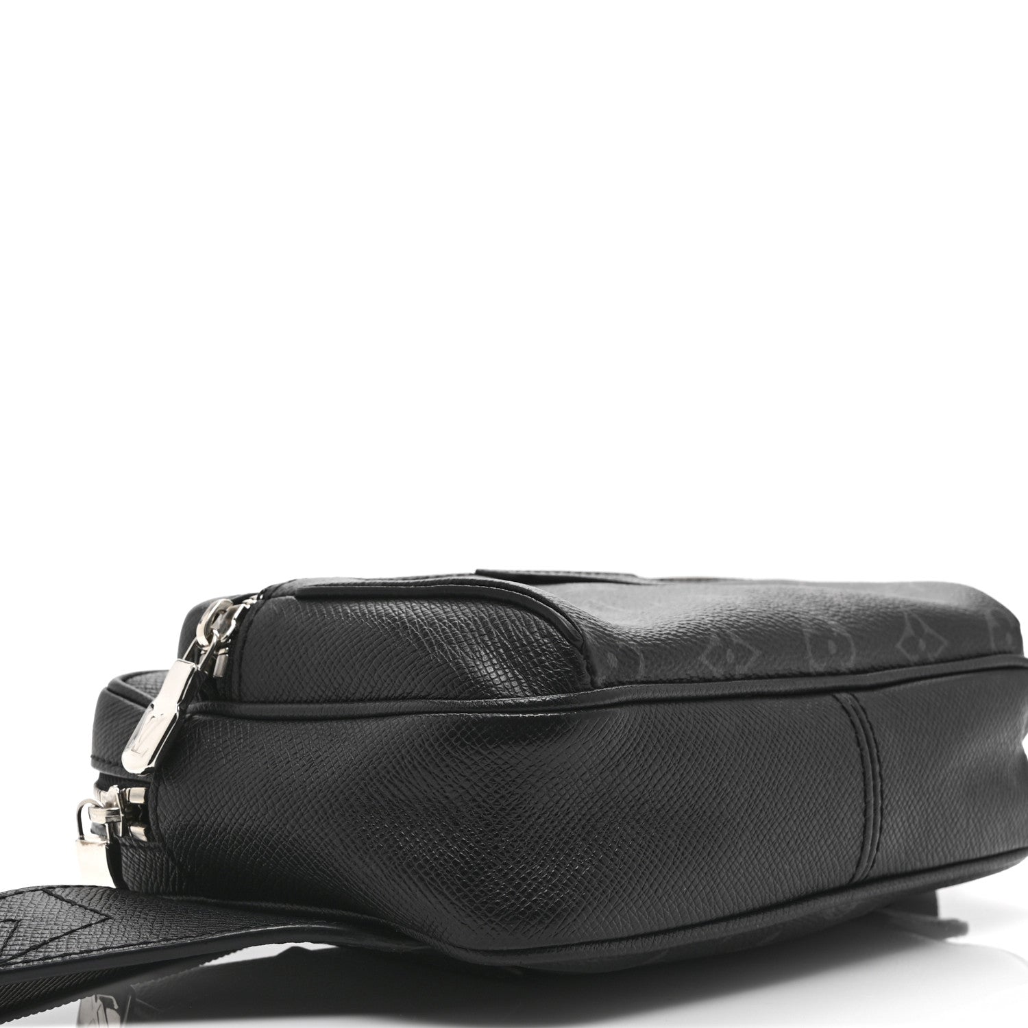 Louis Vuitton Taiga Monogram Outdoor Bumbag Black 8 of 9